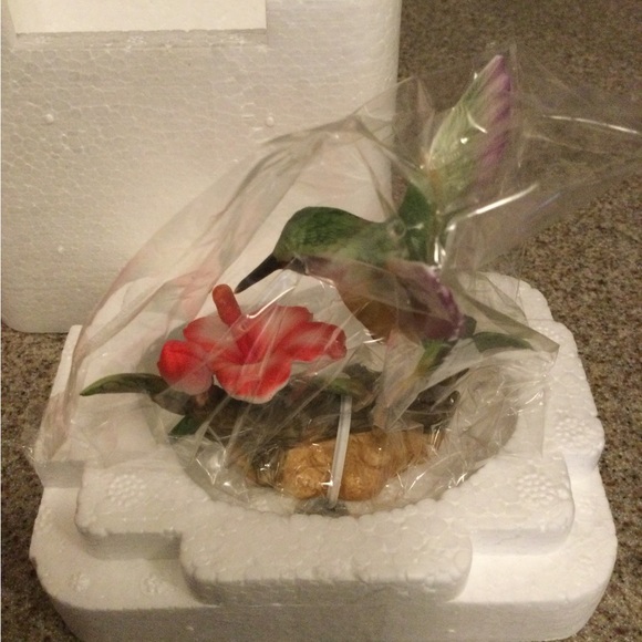 New- Colorful Hummingbird and Flower Figurine - Picture 5 of 5